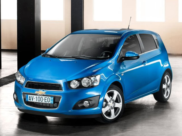 Chevy aveo or nissan versa